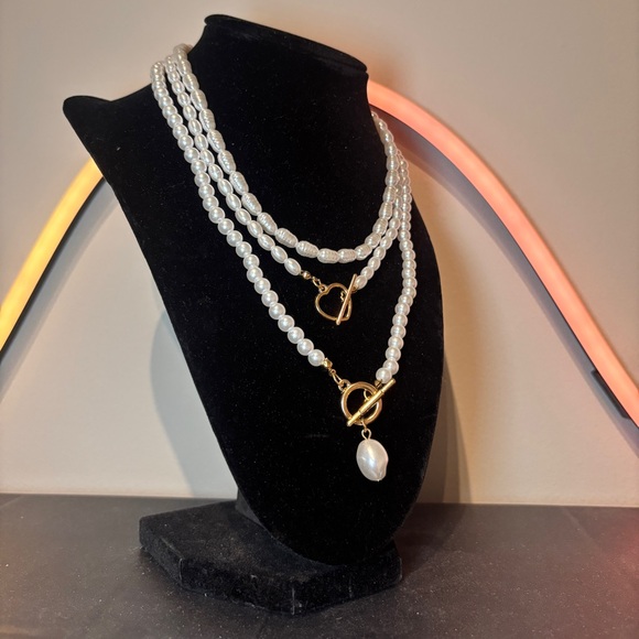 🌟 NEW 3-Piece Pearl Necklace Set with Gold Accents/Clasps 🌟 - Picture 3 of 4